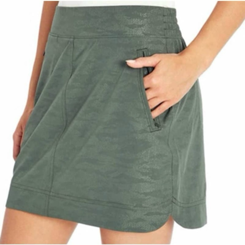 Orvis Women's Pull-On Travel Skort Green Camo Embossed Print Size S Small